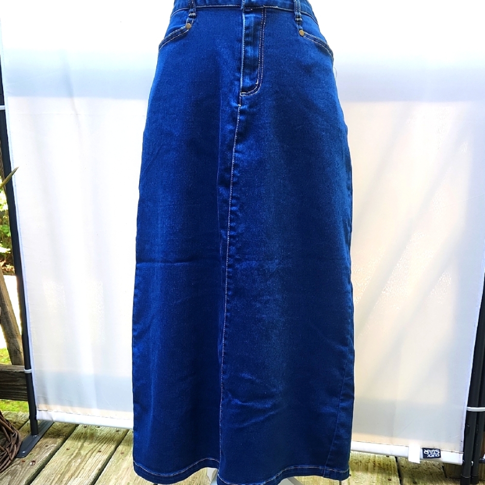 Chadwicks Blue Denim Coastal Cowgirl Full-length Skirt. Strechy Comfortable Boho